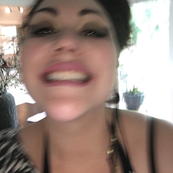 Meet your Posher, Yvonnie - Picture 3 of 4